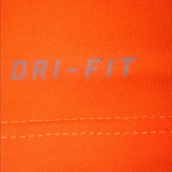 ❤️Nike Shirt❤️ - Picture 3 of 4